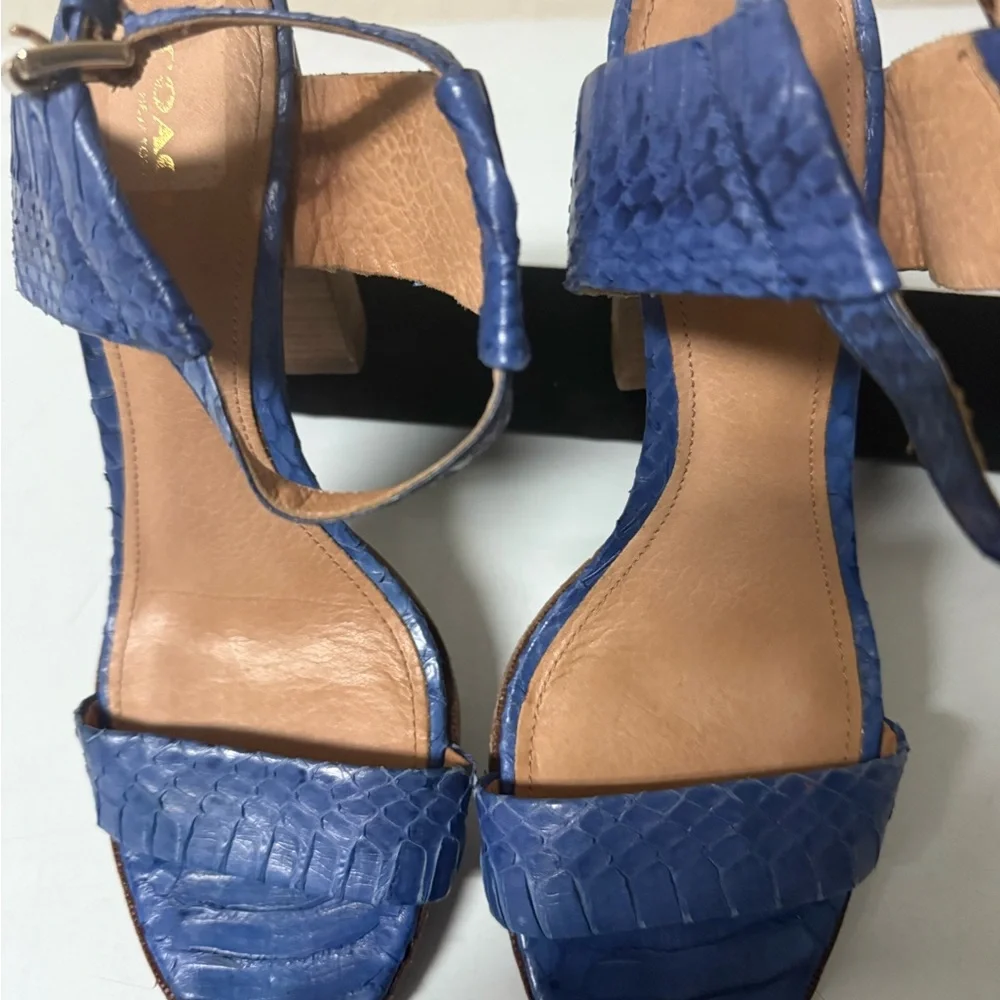 Women’s Coach lexey Blue cobalt‎ Leather Sandals. - Picture 5 of 15